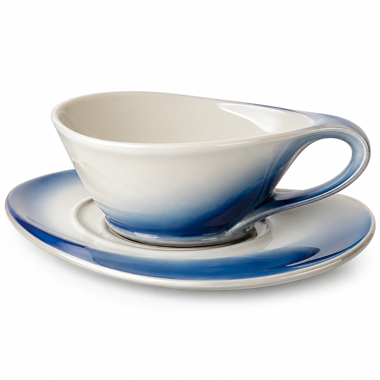 Geschwungene Teetasse mit Untertasse in Blau-Weiß, 250ml