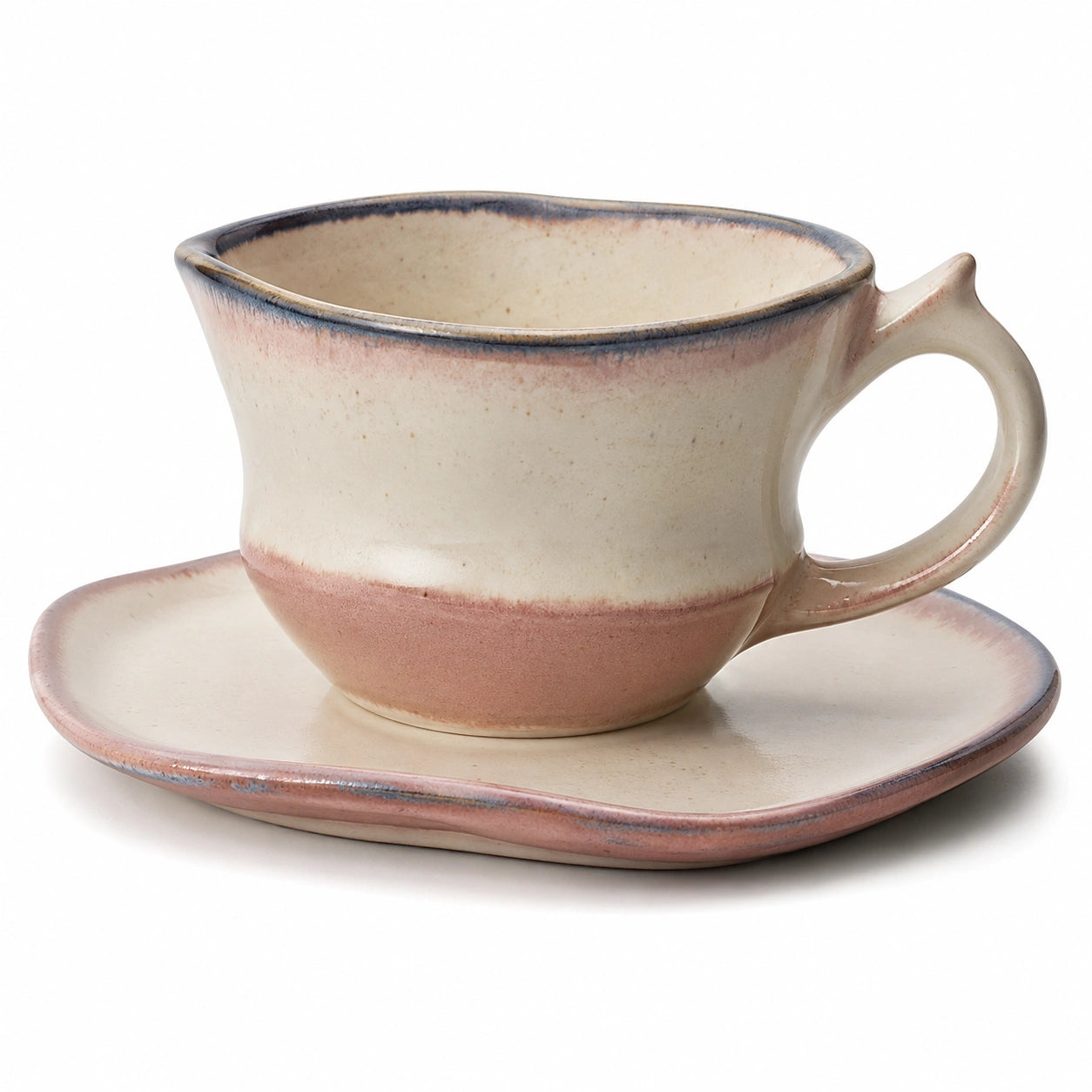 Handgefertigte Keramiktasse mit Unterteller in Rosa und Beige